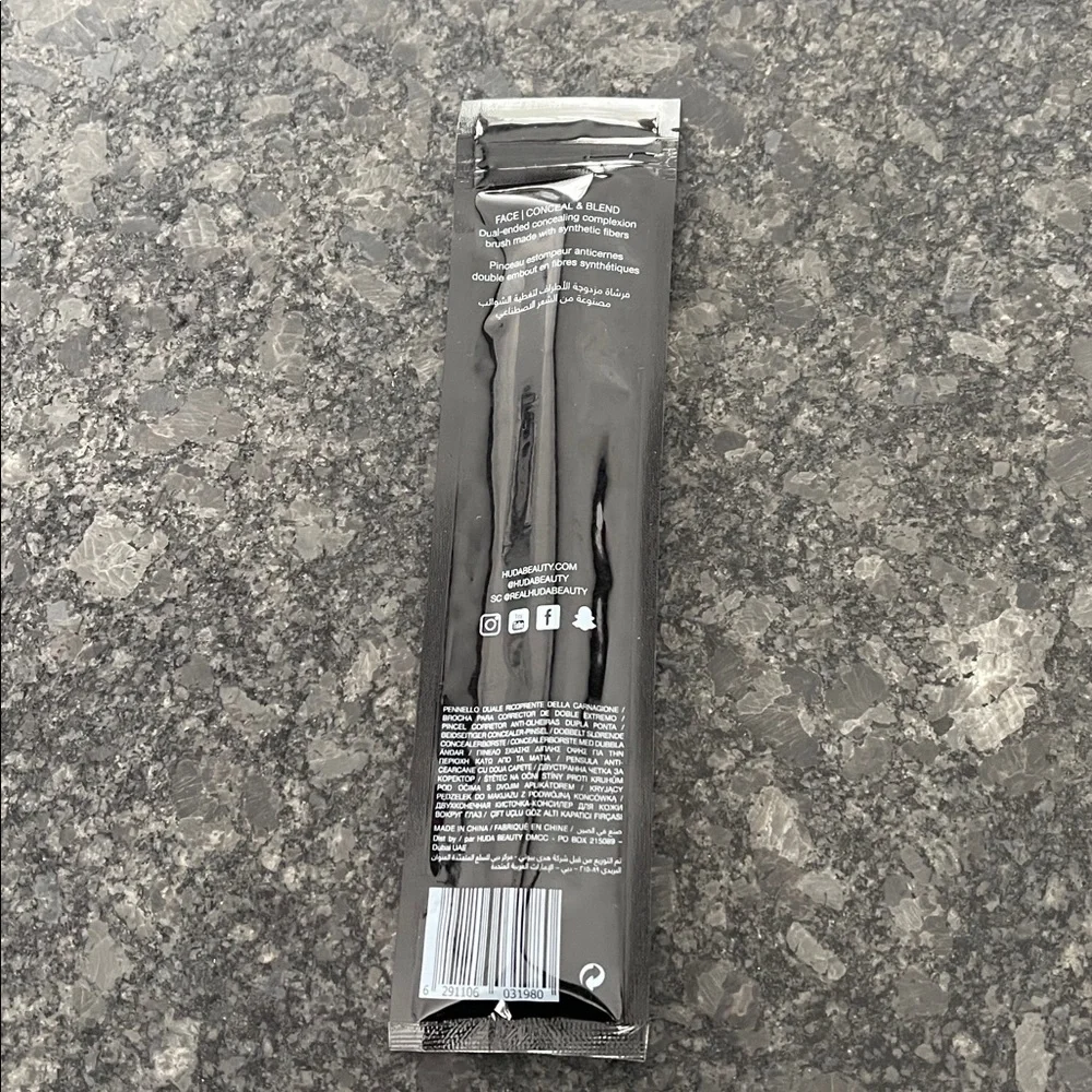 HUDA BEAUTY dual ended